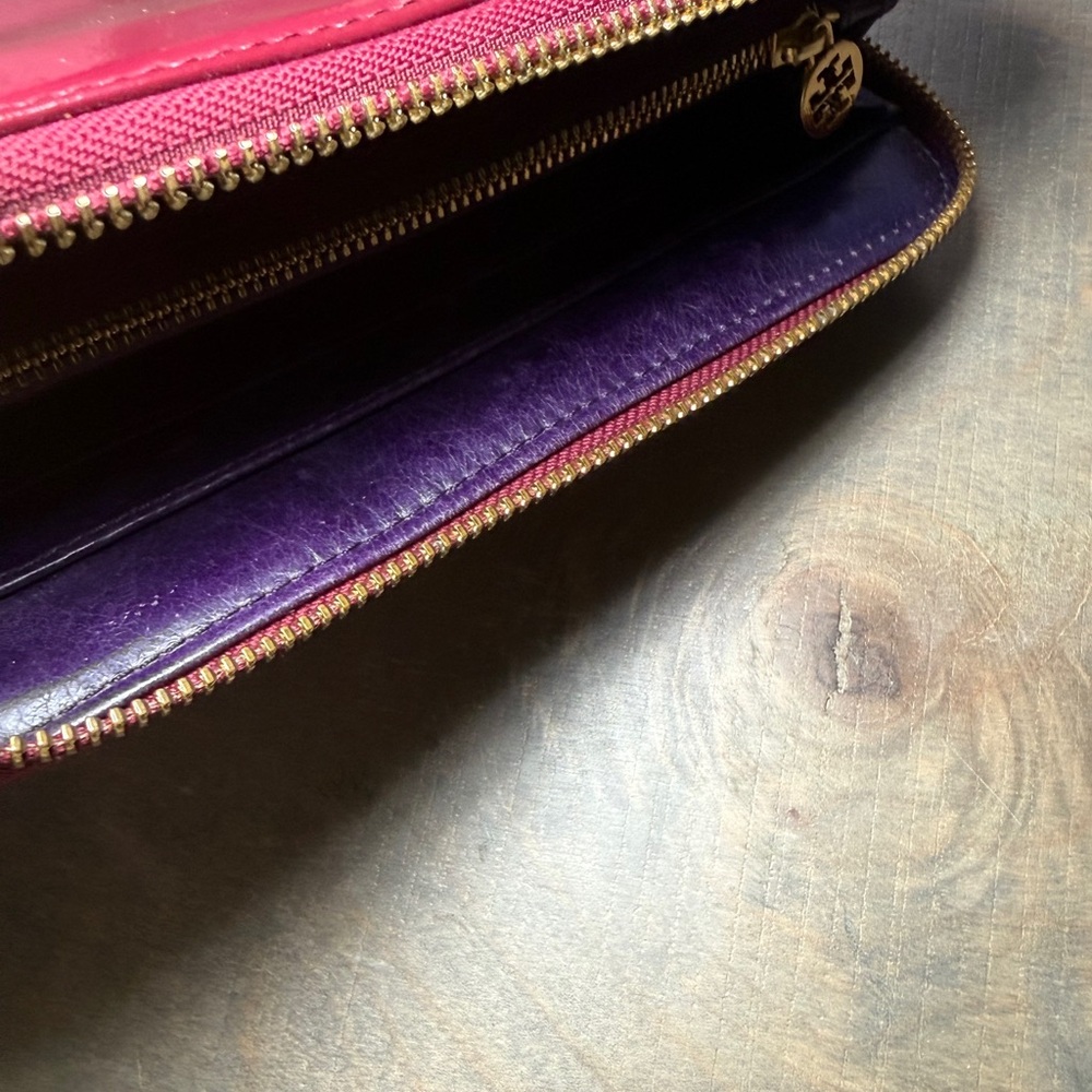 Tory Burch Hot Pink Patent Logo Zip Wallet with Gold Emblem - Picture 8 of 14